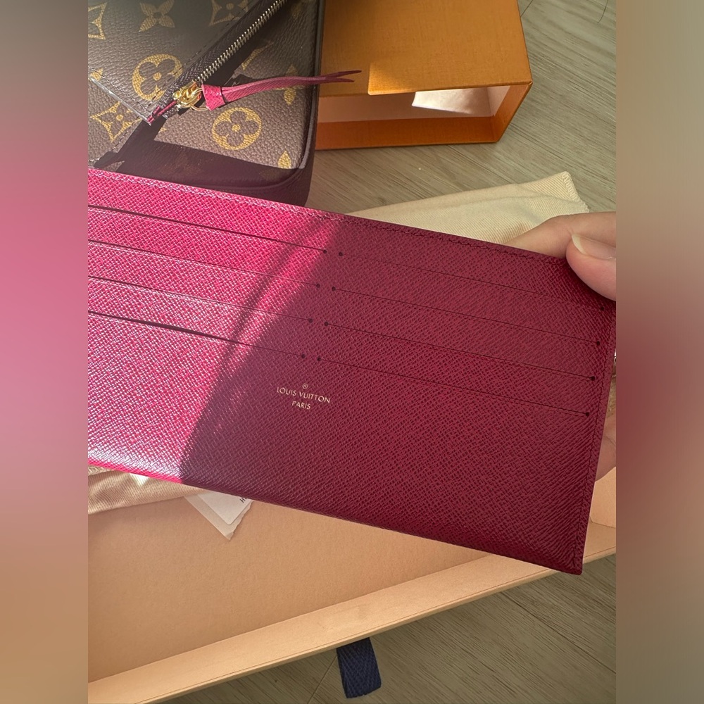 Authentic BN Louis Vuitton Pink Wallet